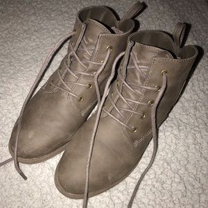 American Eagle darling bootie ( leather bootie)